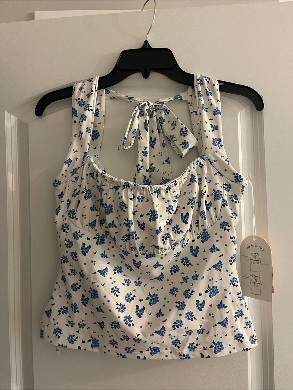NWT Blogilates Bow Tie Back Blue Floral Tank Size M - Picture 2 of 5